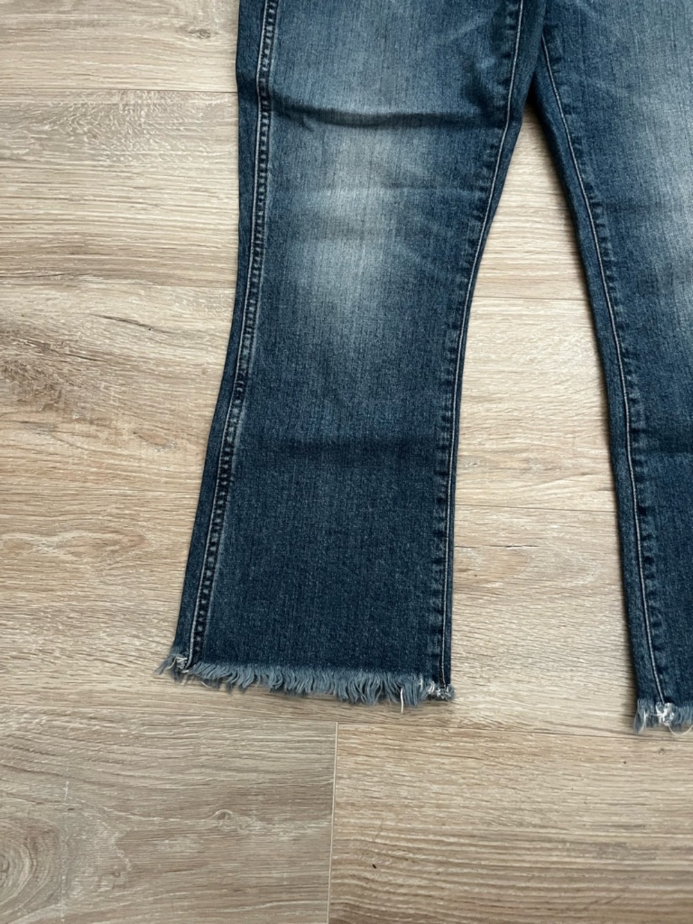 Madewell Women’s Cali Demi-Boot Jeans in Comfort Stretch Eco Edition - Size 27P - Picture 3 of 9